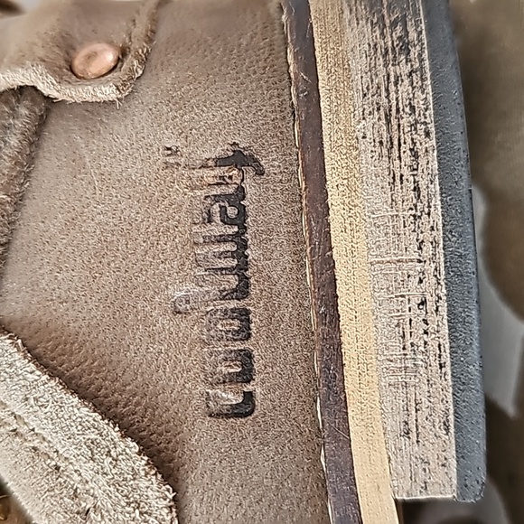 Boots - Picture 4 of 5